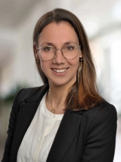 Regierungsdirektorin Katharina Klick, Master of Laws